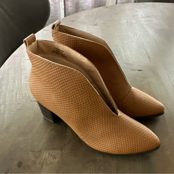 New Journee Collection Bellamy Tan Bootie Size 10 New In Box - Picture 8 of 15